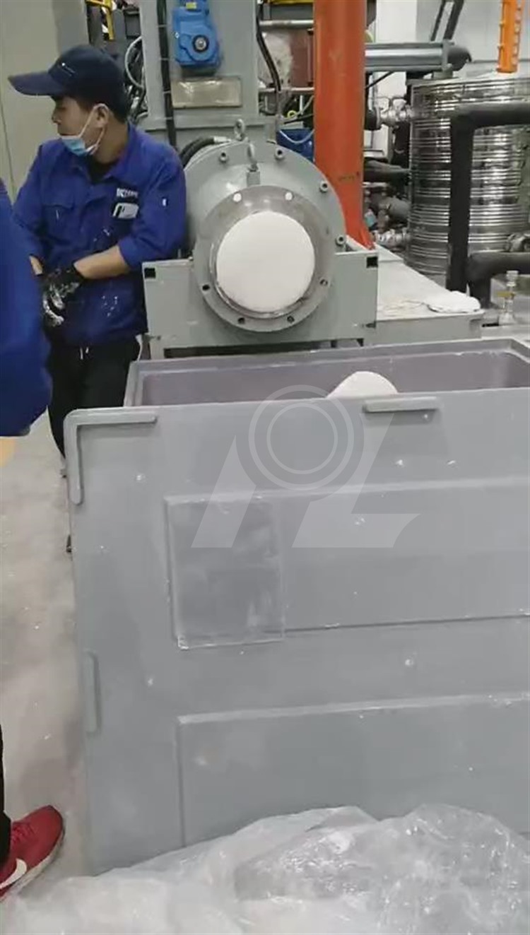 2，上料，捏合精煉